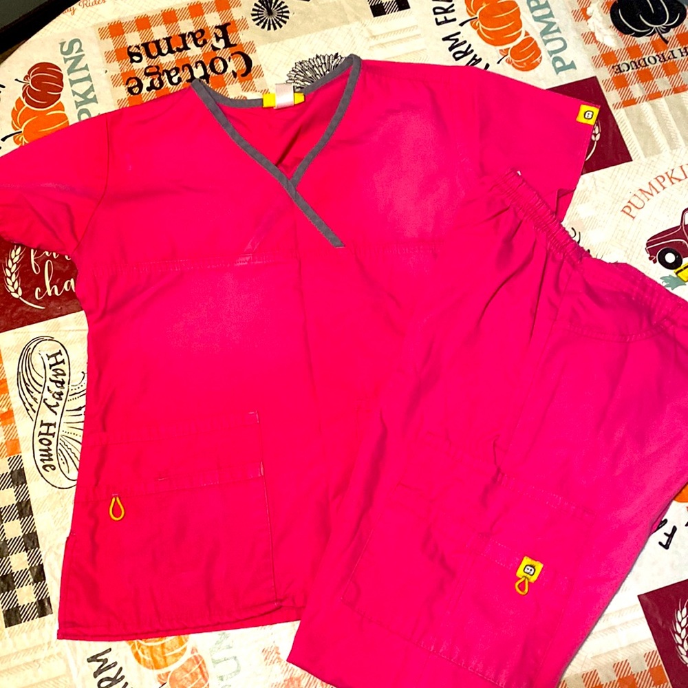 Womens wonderwink scrub set
